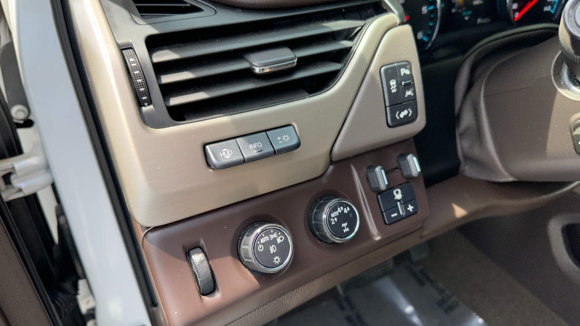 Used 2017 GMC Yukon XL DENALI / OPEN ROAD PACKAGE / REAR ENTERTAINMENT / THEFT SYSTEM for sale $29,495 at Formula Imports in Charlotte NC 28227 15