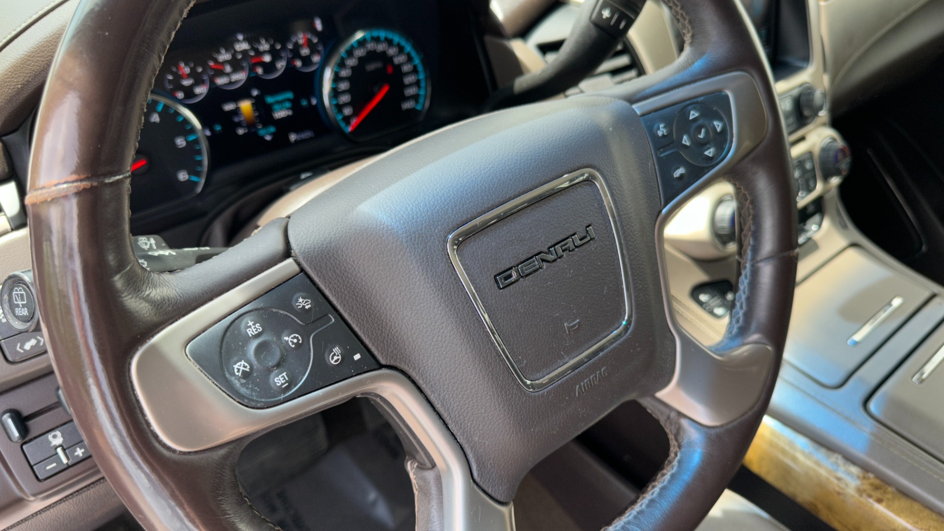 Used 2017 GMC Yukon XL DENALI / OPEN ROAD PACKAGE / REAR ENTERTAINMENT / THEFT SYSTEM for sale $29,495 at Formula Imports in Charlotte NC 28227 16