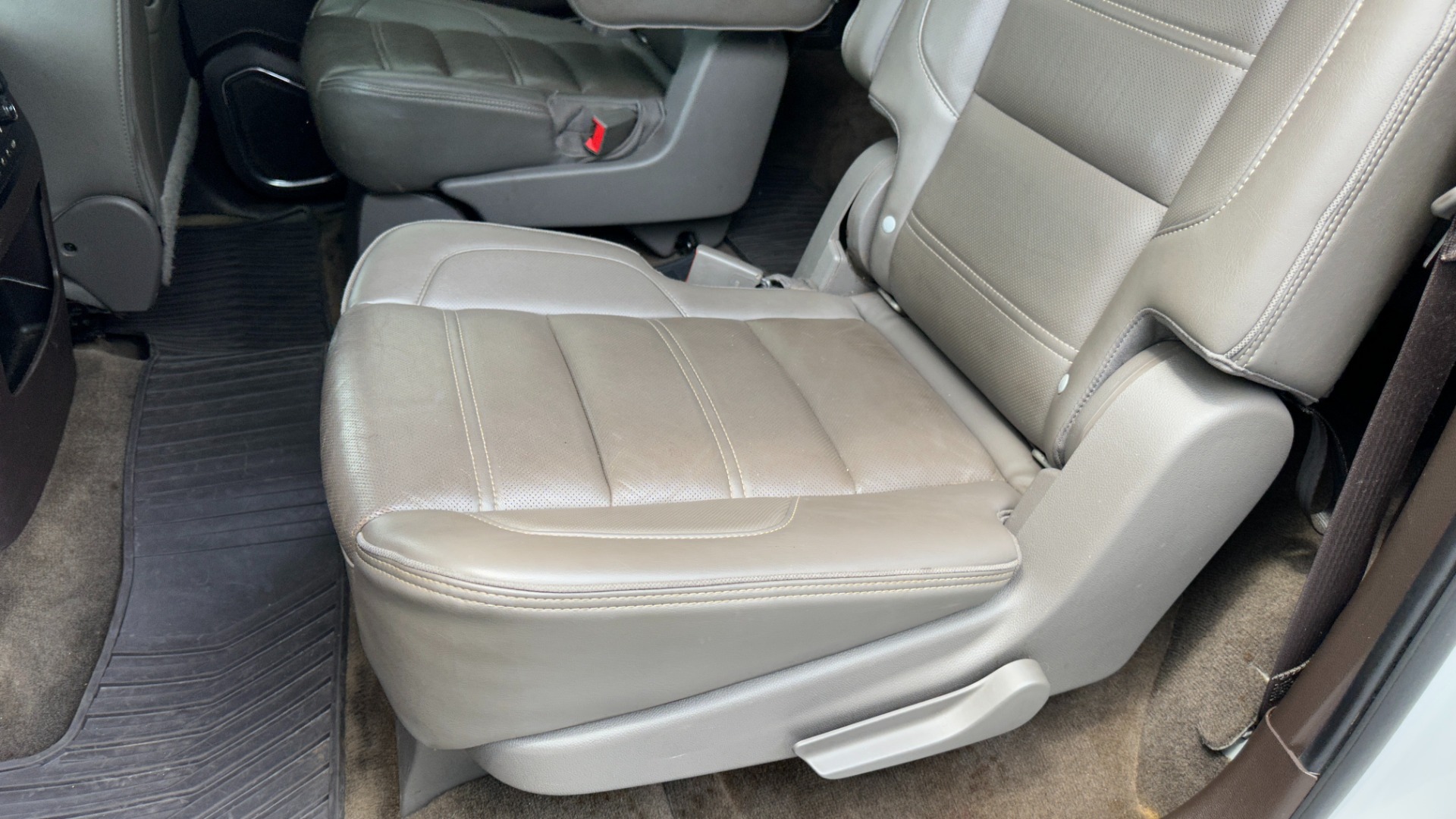Used 2017 GMC Yukon XL DENALI / OPEN ROAD PACKAGE / REAR ENTERTAINMENT / THEFT SYSTEM for sale $29,495 at Formula Imports in Charlotte NC 28227 28