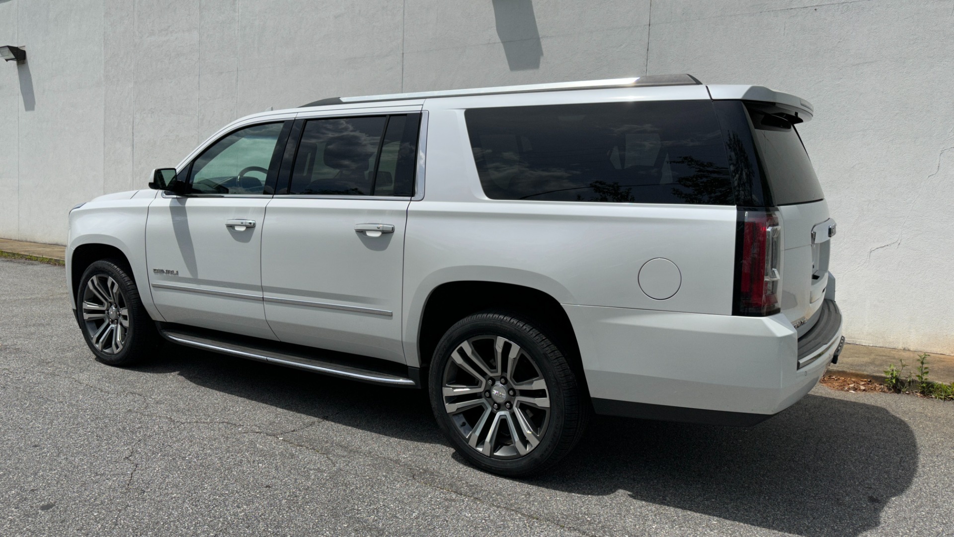 Used 2017 GMC Yukon XL DENALI / OPEN ROAD PACKAGE / REAR ENTERTAINMENT / THEFT SYSTEM for sale $29,495 at Formula Imports in Charlotte NC 28227 4