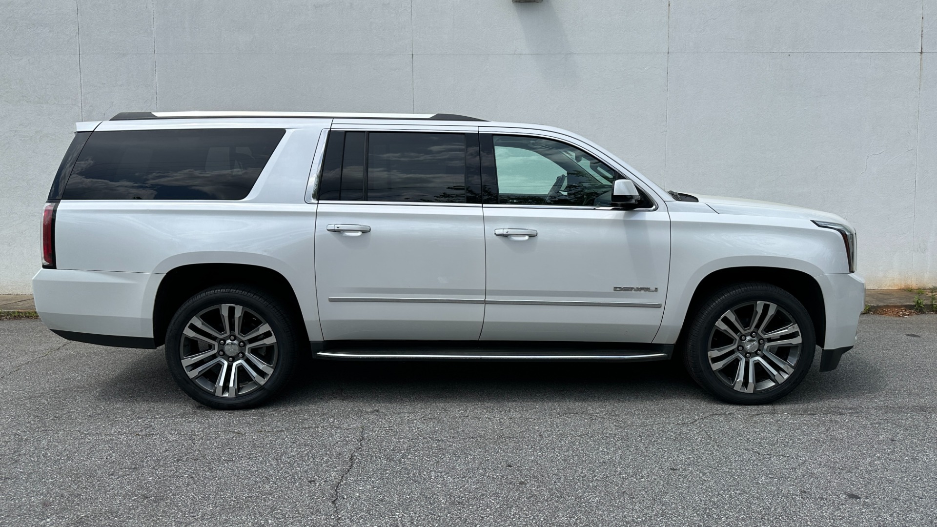 Used 2017 GMC Yukon XL DENALI / OPEN ROAD PACKAGE / REAR ENTERTAINMENT / THEFT SYSTEM for sale $29,495 at Formula Imports in Charlotte NC 28227 6