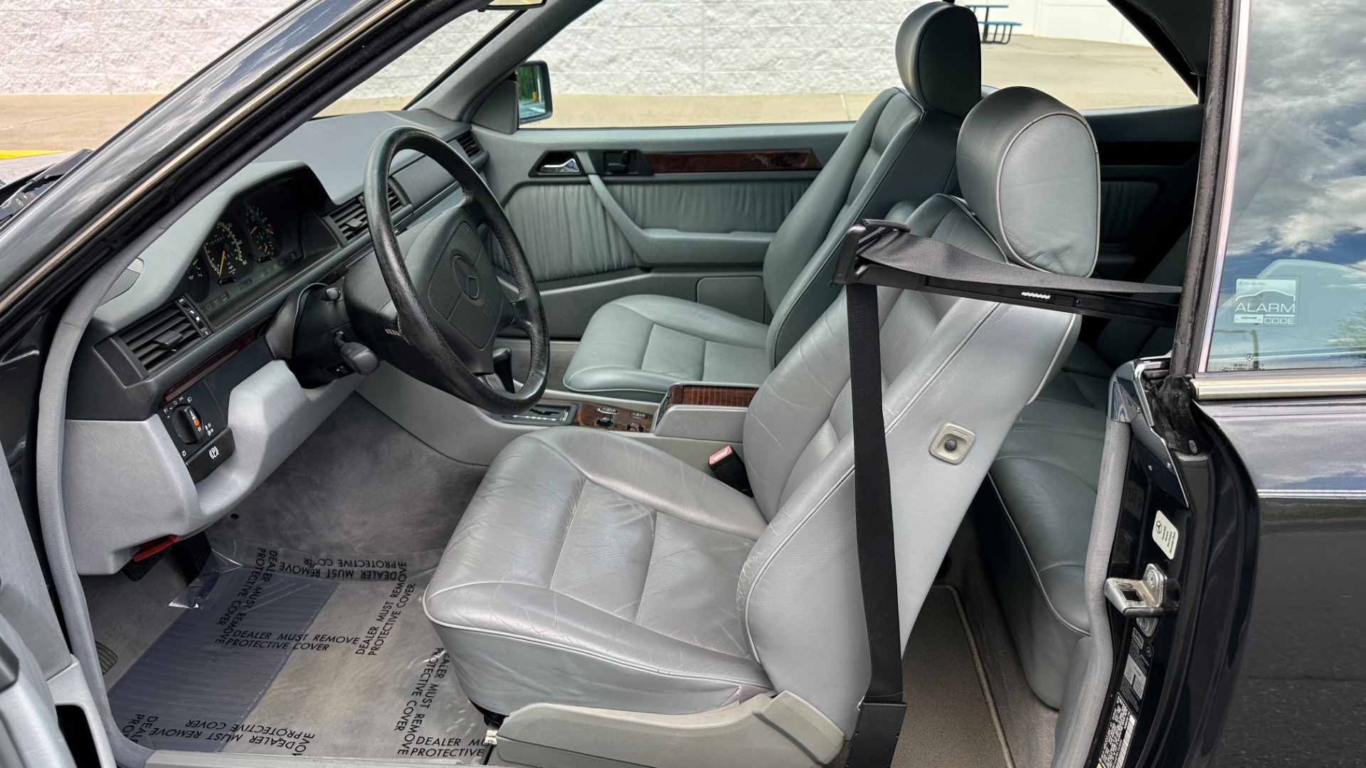 Used 1994 Mercedes-Benz 300 Series E 320 / CONVERTIBLE / MEMORY / POWER TOP / INLINE 6CYL / LEATHER for sale $23,500 at Formula Imports in Charlotte NC 28227 17