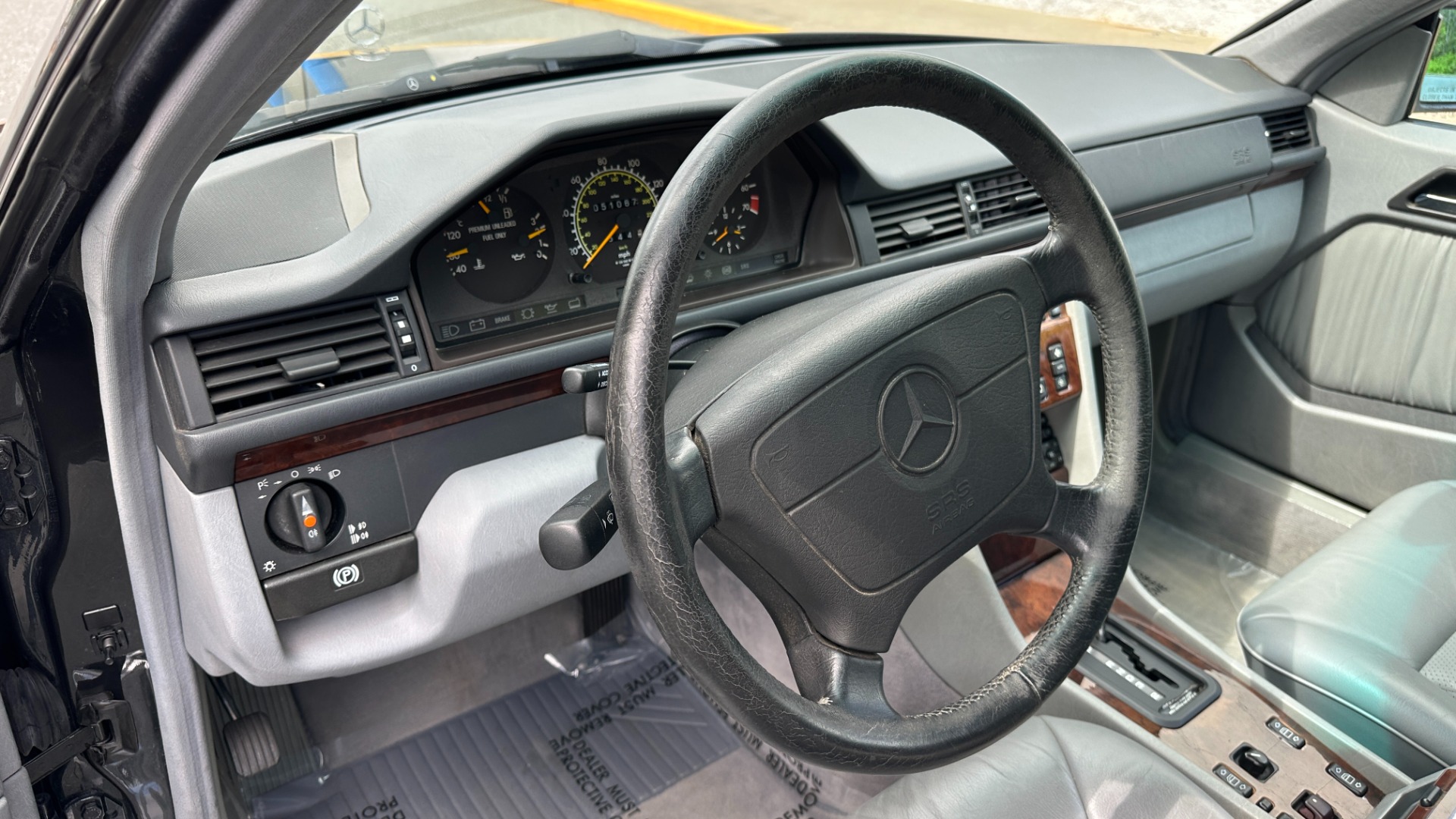 Used 1994 Mercedes-Benz 300 Series E 320 / CONVERTIBLE / MEMORY / POWER TOP / INLINE 6CYL / LEATHER for sale $23,500 at Formula Imports in Charlotte NC 28227 23