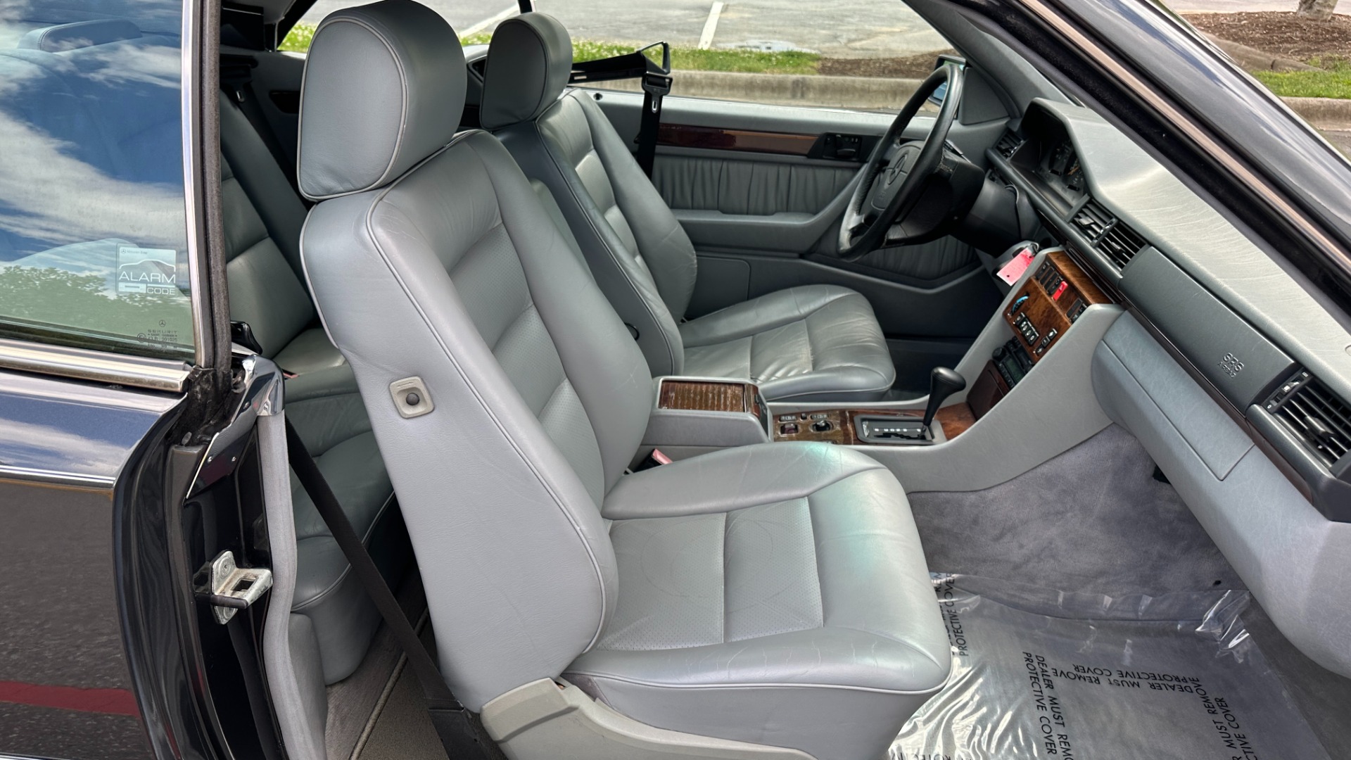 Used 1994 Mercedes-Benz 300 Series E 320 / CONVERTIBLE / MEMORY / POWER TOP / INLINE 6CYL / LEATHER for sale $23,500 at Formula Imports in Charlotte NC 28227 31
