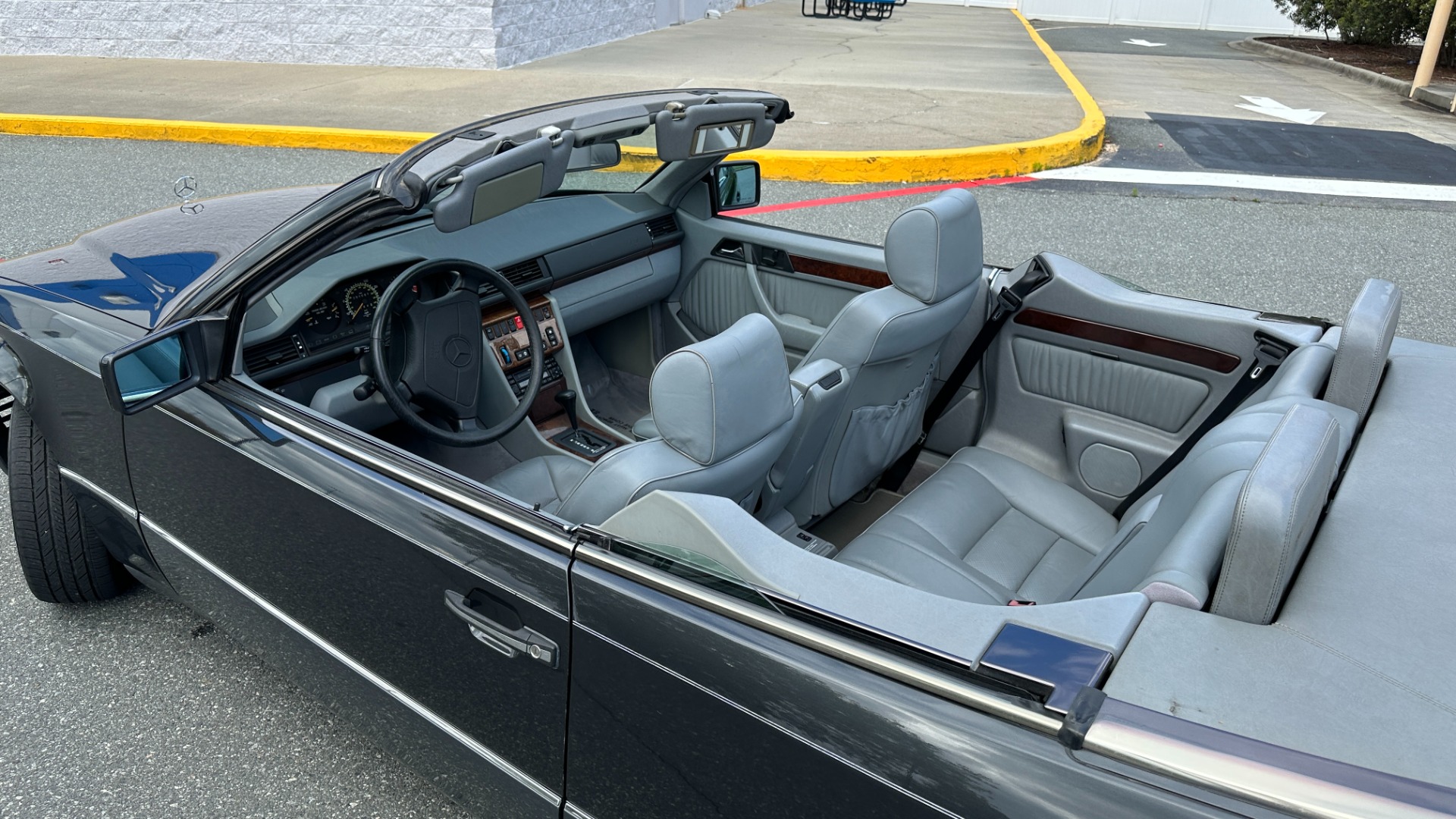 Used 1994 Mercedes-Benz 300 Series E 320 / CONVERTIBLE / MEMORY / POWER TOP / INLINE 6CYL / LEATHER for sale $23,500 at Formula Imports in Charlotte NC 28227 37