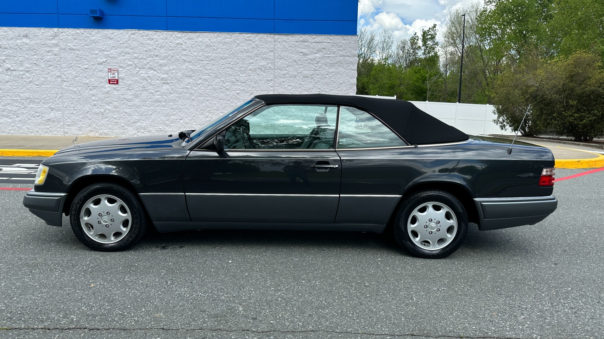 Used 1994 Mercedes-Benz 300 Series E 320 / CONVERTIBLE / MEMORY / POWER TOP / INLINE 6CYL / LEATHER for sale $23,500 at Formula Imports in Charlotte NC 28227 4