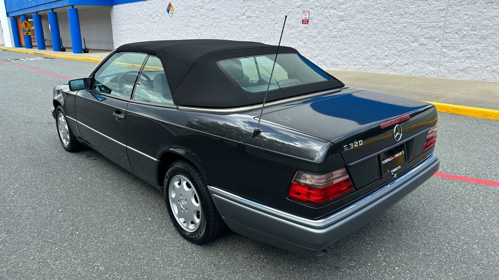 Used 1994 Mercedes-Benz 300 Series E 320 / CONVERTIBLE / MEMORY / POWER TOP / INLINE 6CYL / LEATHER for sale $23,500 at Formula Imports in Charlotte NC 28227 5