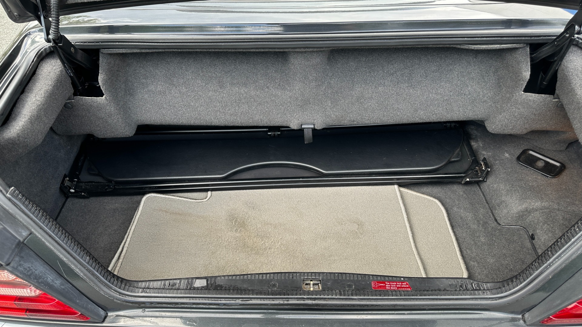 Used 1994 Mercedes-Benz 300 Series E 320 / CONVERTIBLE / MEMORY / POWER TOP / INLINE 6CYL / LEATHER for sale $23,500 at Formula Imports in Charlotte NC 28227 52