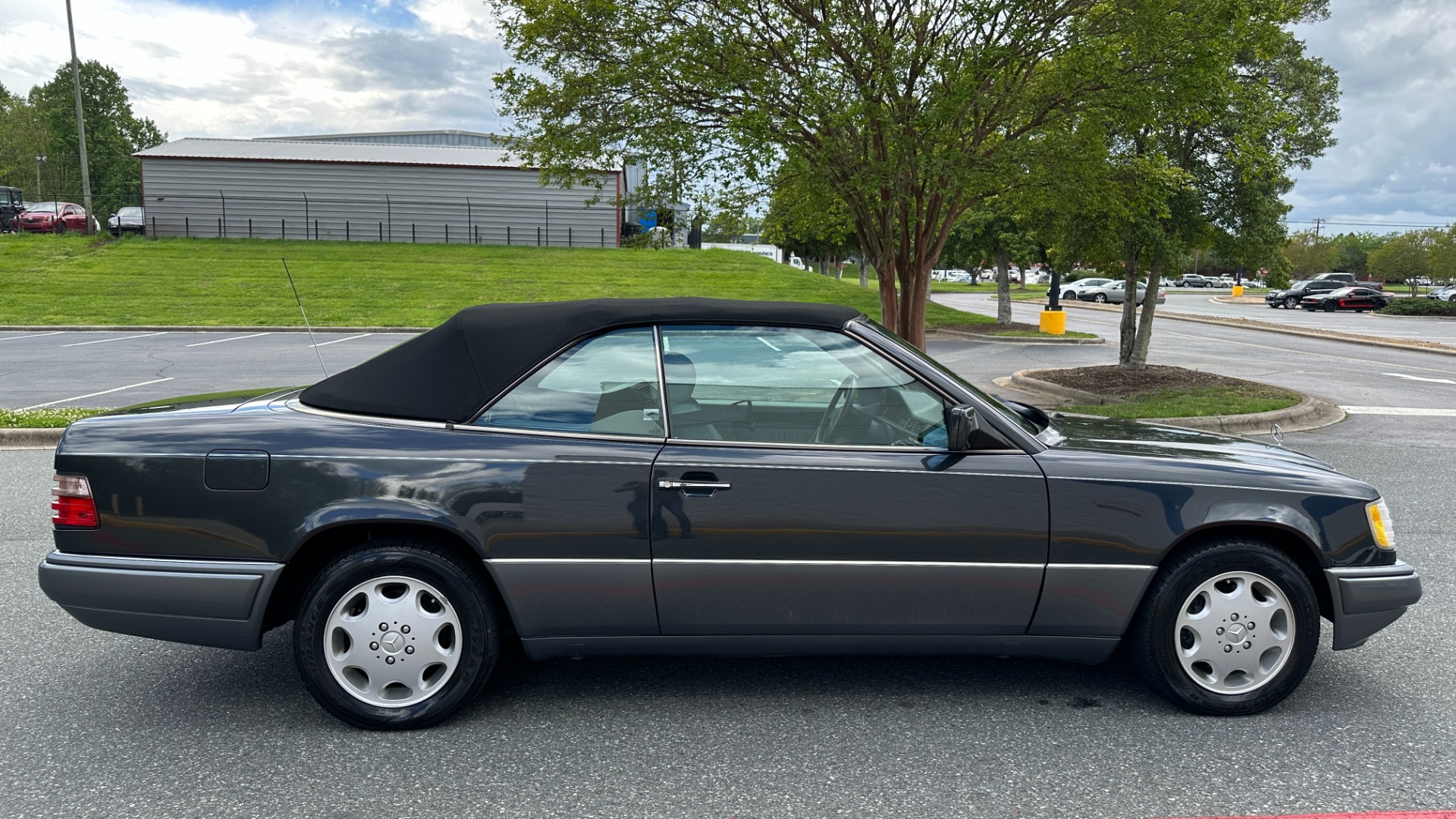 Used 1994 Mercedes-Benz 300 Series E 320 / CONVERTIBLE / MEMORY / POWER TOP / INLINE 6CYL / LEATHER for sale $23,500 at Formula Imports in Charlotte NC 28227 7