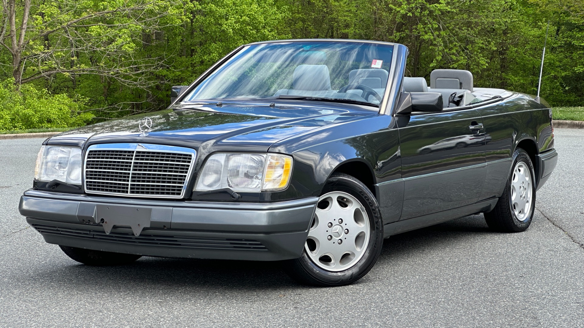 Used 1994 Mercedes-Benz 300 Series E 320 / CONVERTIBLE / MEMORY / POWER TOP / INLINE 6CYL / LEATHER for sale $23,500 at Formula Imports in Charlotte NC 28227 1