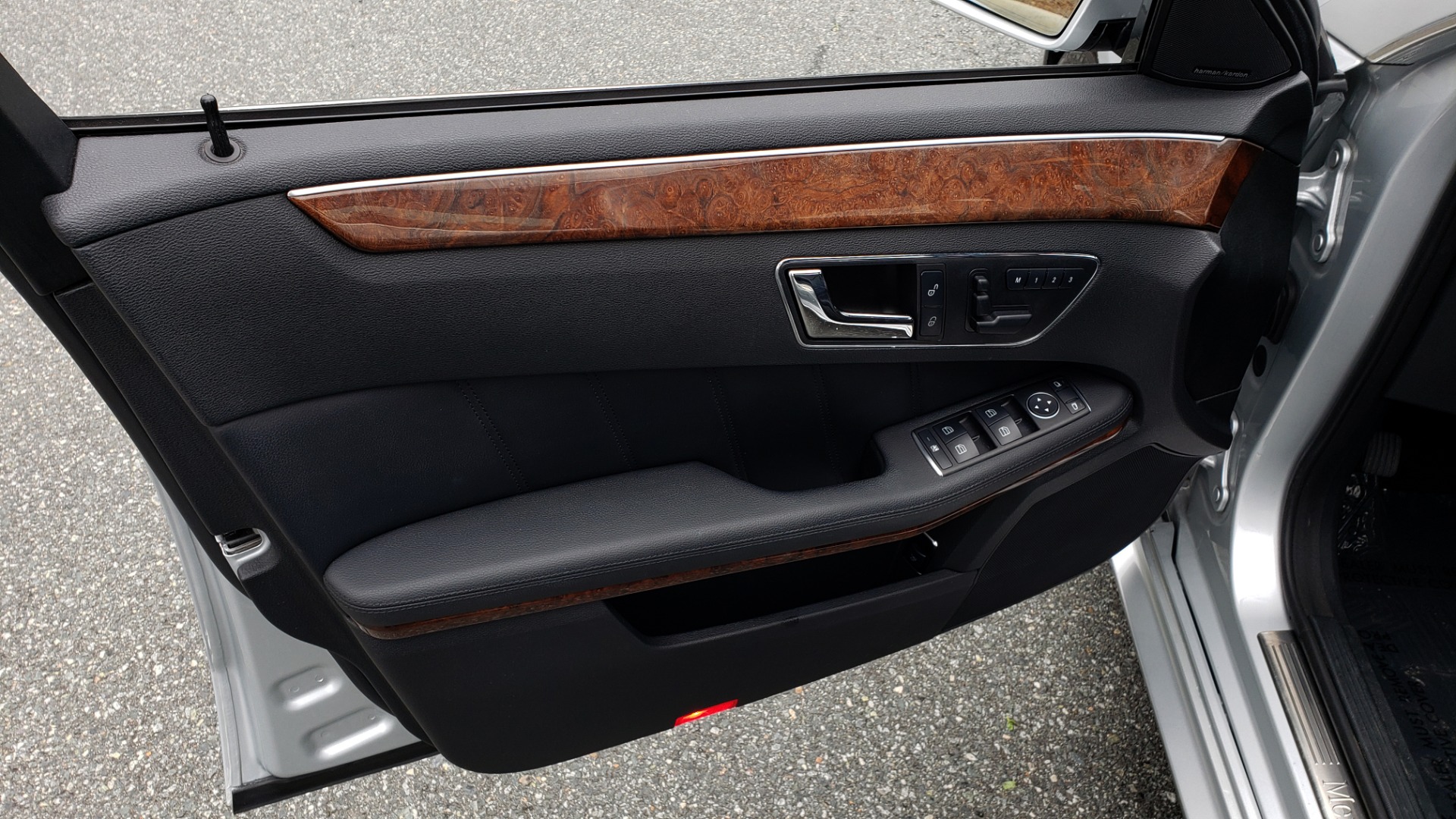 Used 2011 Mercedes-Benz E-CLASS E 350 PREMIUM / SUNROOF / NAV / HTD STS / REARVIEW for sale Sold at Formula Imports in Charlotte NC 28227 33