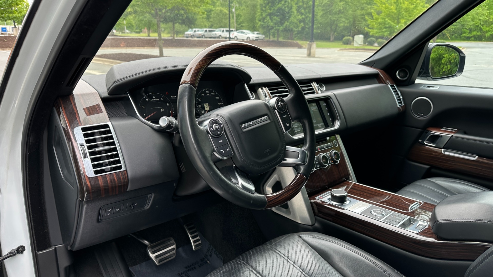 Used 2016 Land Rover Range Rover SUPERCHARGED 5.0 LWB / MERIDIAN / 22IN WHEELS / TOW PKG / CLIMATE PKG for sale $44,000 at Formula Imports in Charlotte NC 28227 11