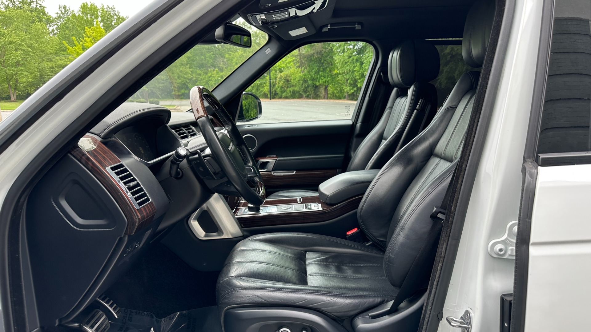 Used 2016 Land Rover Range Rover SUPERCHARGED 5.0 LWB / MERIDIAN / 22IN WHEELS / TOW PKG / CLIMATE PKG for sale $44,000 at Formula Imports in Charlotte NC 28227 12