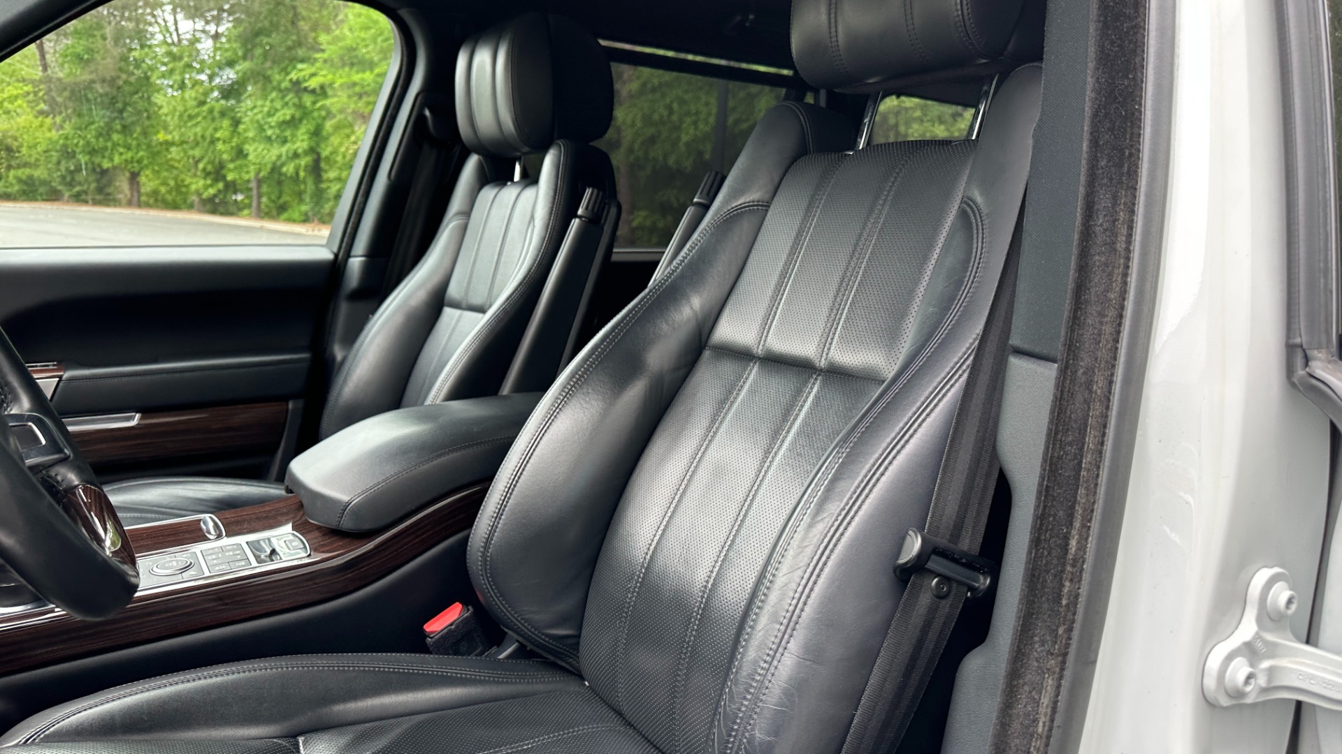 Used 2016 Land Rover Range Rover SUPERCHARGED 5.0 LWB / MERIDIAN / 22IN WHEELS / TOW PKG / CLIMATE PKG for sale $44,000 at Formula Imports in Charlotte NC 28227 13