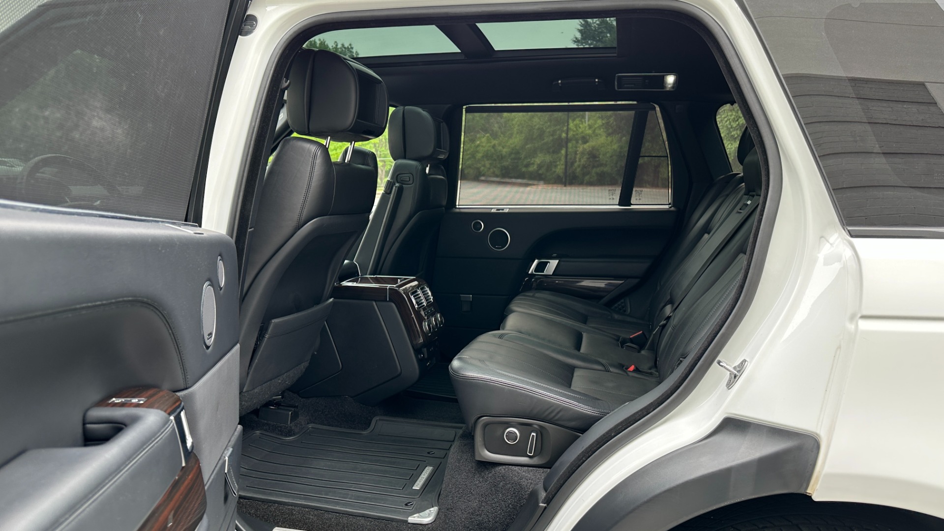 Used 2016 Land Rover Range Rover SUPERCHARGED 5.0 LWB / MERIDIAN / 22IN WHEELS / TOW PKG / CLIMATE PKG for sale $44,000 at Formula Imports in Charlotte NC 28227 30