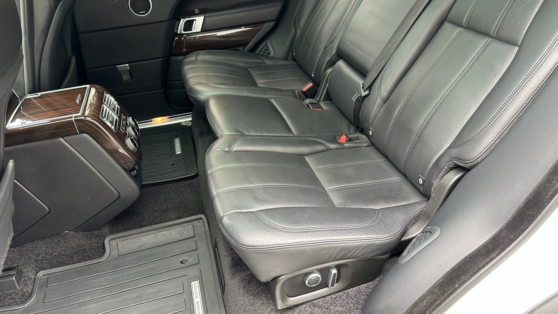 Used 2016 Land Rover Range Rover SUPERCHARGED 5.0 LWB / MERIDIAN / 22IN WHEELS / TOW PKG / CLIMATE PKG for sale $44,000 at Formula Imports in Charlotte NC 28227 32