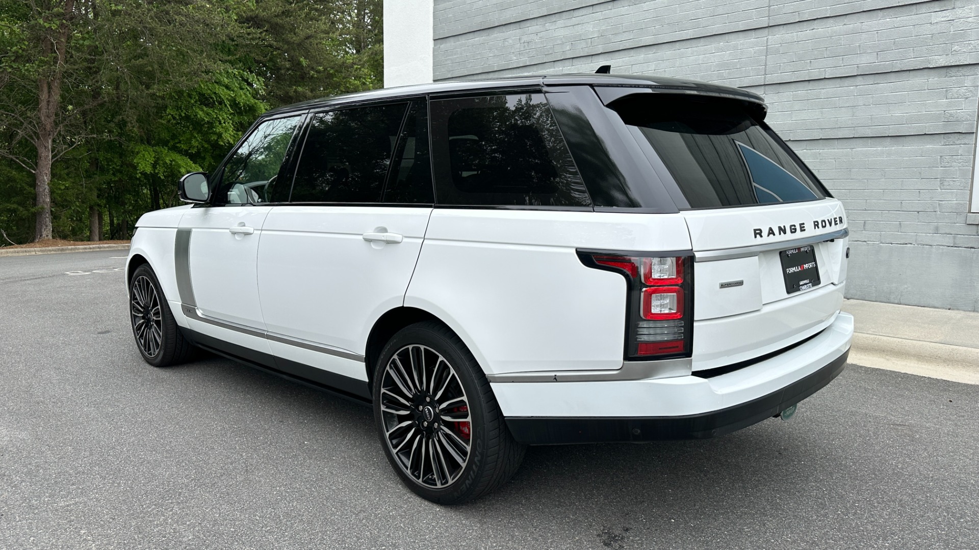 Used 2016 Land Rover Range Rover SUPERCHARGED 5.0 LWB / MERIDIAN / 22IN WHEELS / TOW PKG / CLIMATE PKG for sale $44,000 at Formula Imports in Charlotte NC 28227 4