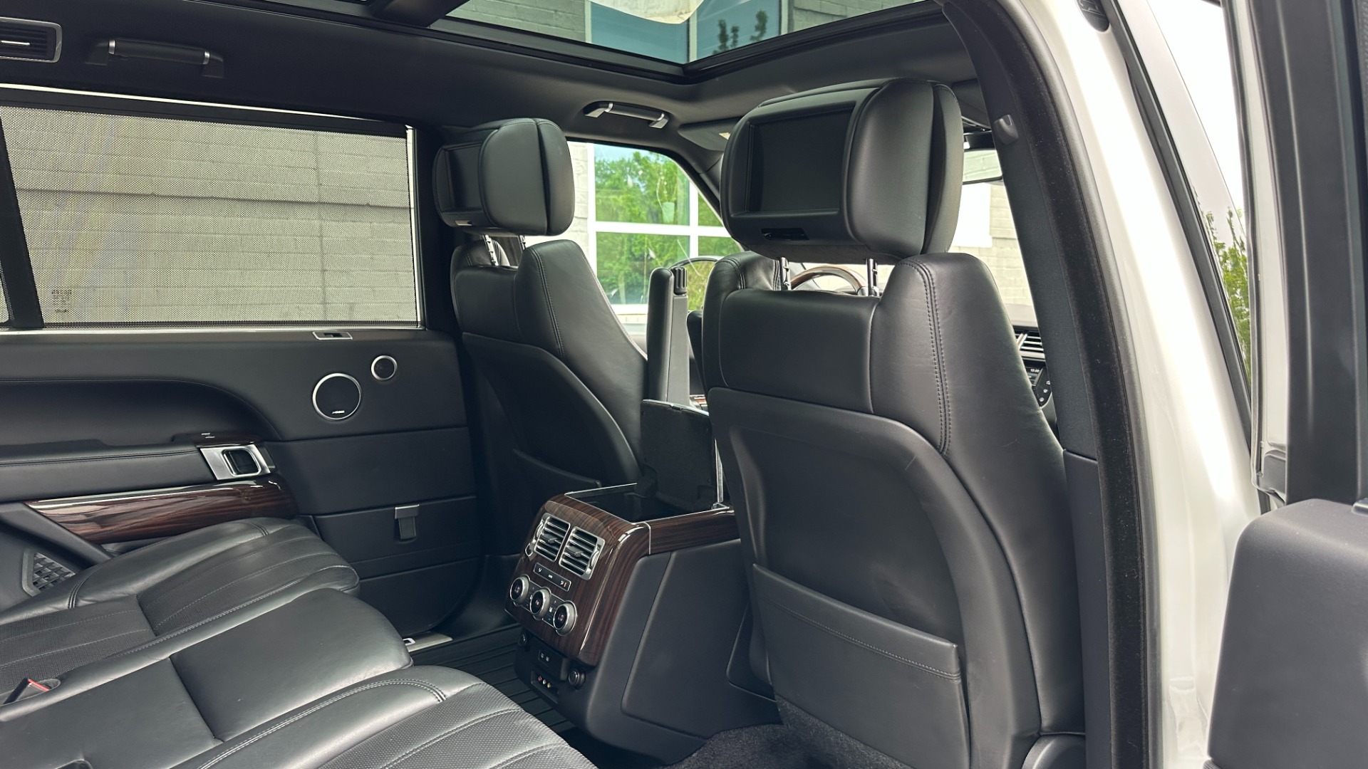 Used 2016 Land Rover Range Rover SUPERCHARGED 5.0 LWB / MERIDIAN / 22IN WHEELS / TOW PKG / CLIMATE PKG for sale $44,000 at Formula Imports in Charlotte NC 28227 40