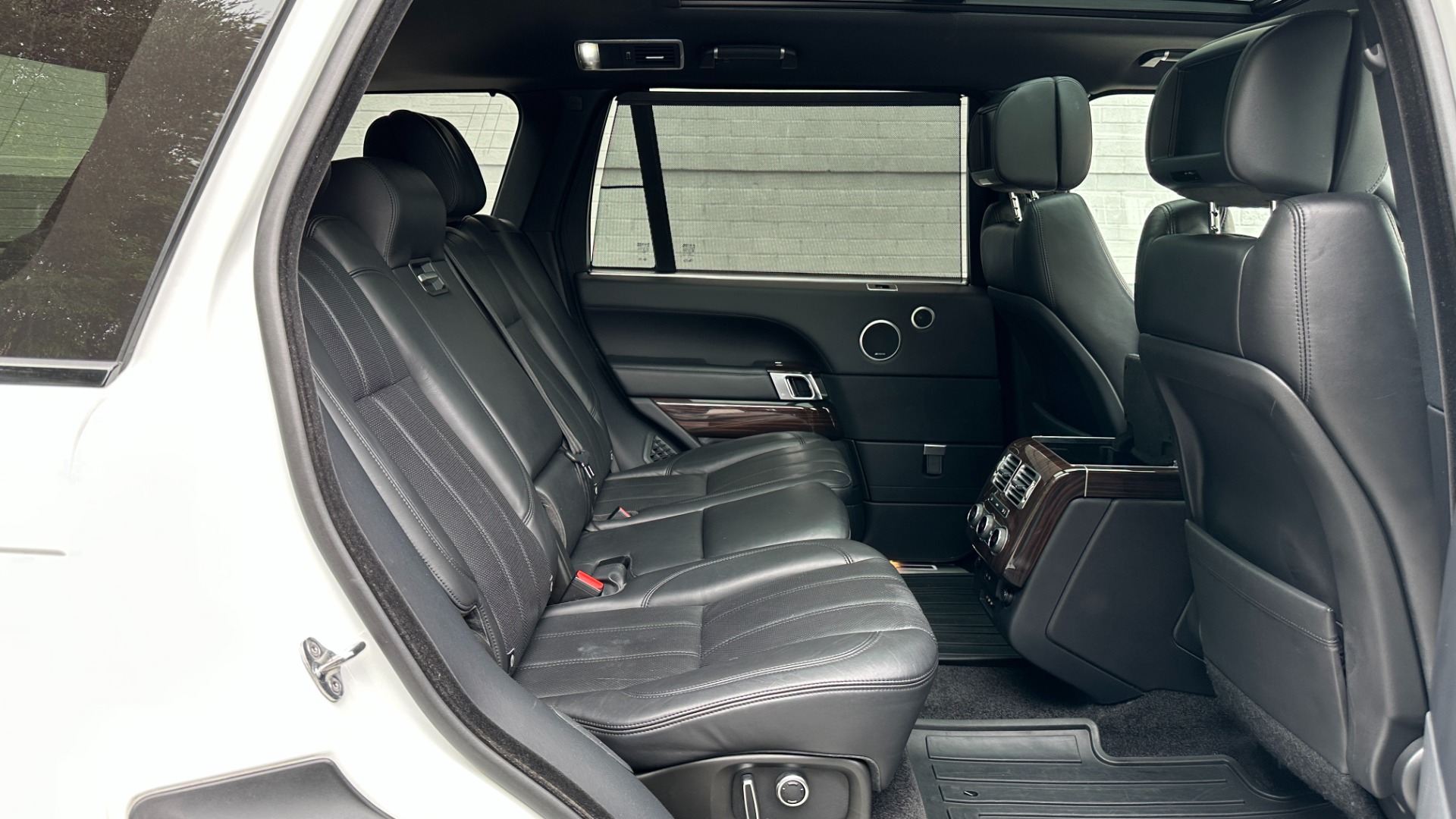 Used 2016 Land Rover Range Rover SUPERCHARGED 5.0 LWB / MERIDIAN / 22IN WHEELS / TOW PKG / CLIMATE PKG for sale $44,000 at Formula Imports in Charlotte NC 28227 41