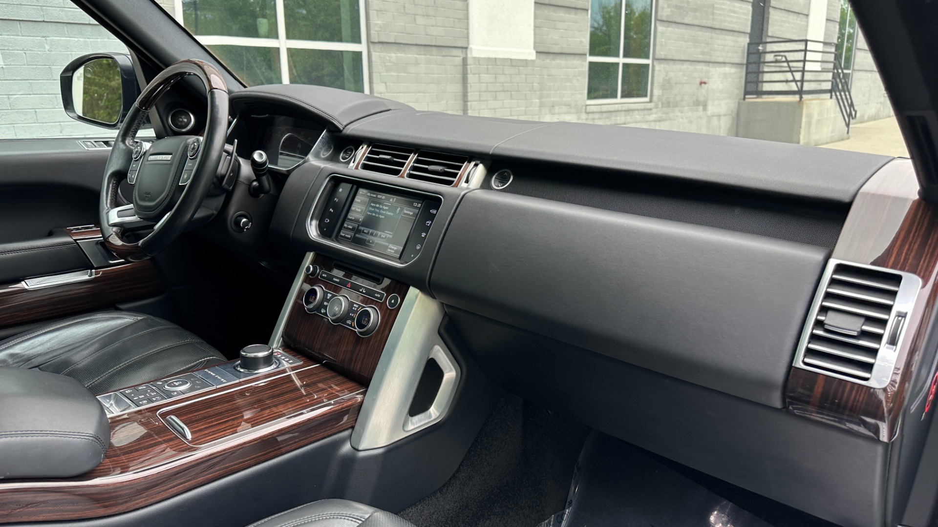 Used 2016 Land Rover Range Rover SUPERCHARGED 5.0 LWB / MERIDIAN / 22IN WHEELS / TOW PKG / CLIMATE PKG for sale $44,000 at Formula Imports in Charlotte NC 28227 46