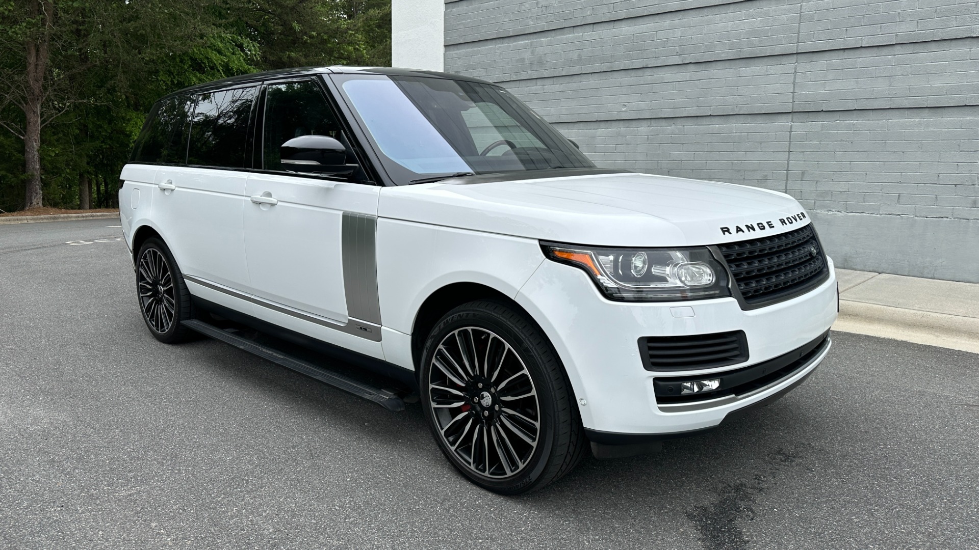 Used 2016 Land Rover Range Rover SUPERCHARGED 5.0 LWB / MERIDIAN / 22IN WHEELS / TOW PKG / CLIMATE PKG for sale $44,000 at Formula Imports in Charlotte NC 28227 5