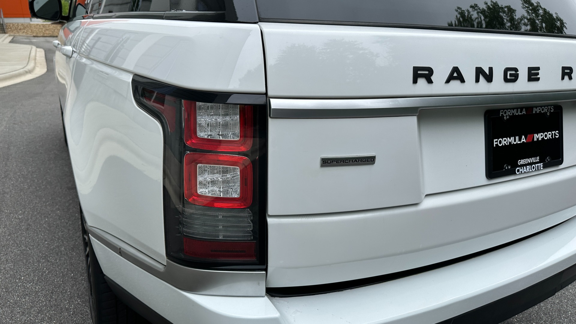 Used 2016 Land Rover Range Rover SUPERCHARGED 5.0 LWB / MERIDIAN / 22IN WHEELS / TOW PKG / CLIMATE PKG for sale $44,000 at Formula Imports in Charlotte NC 28227 53