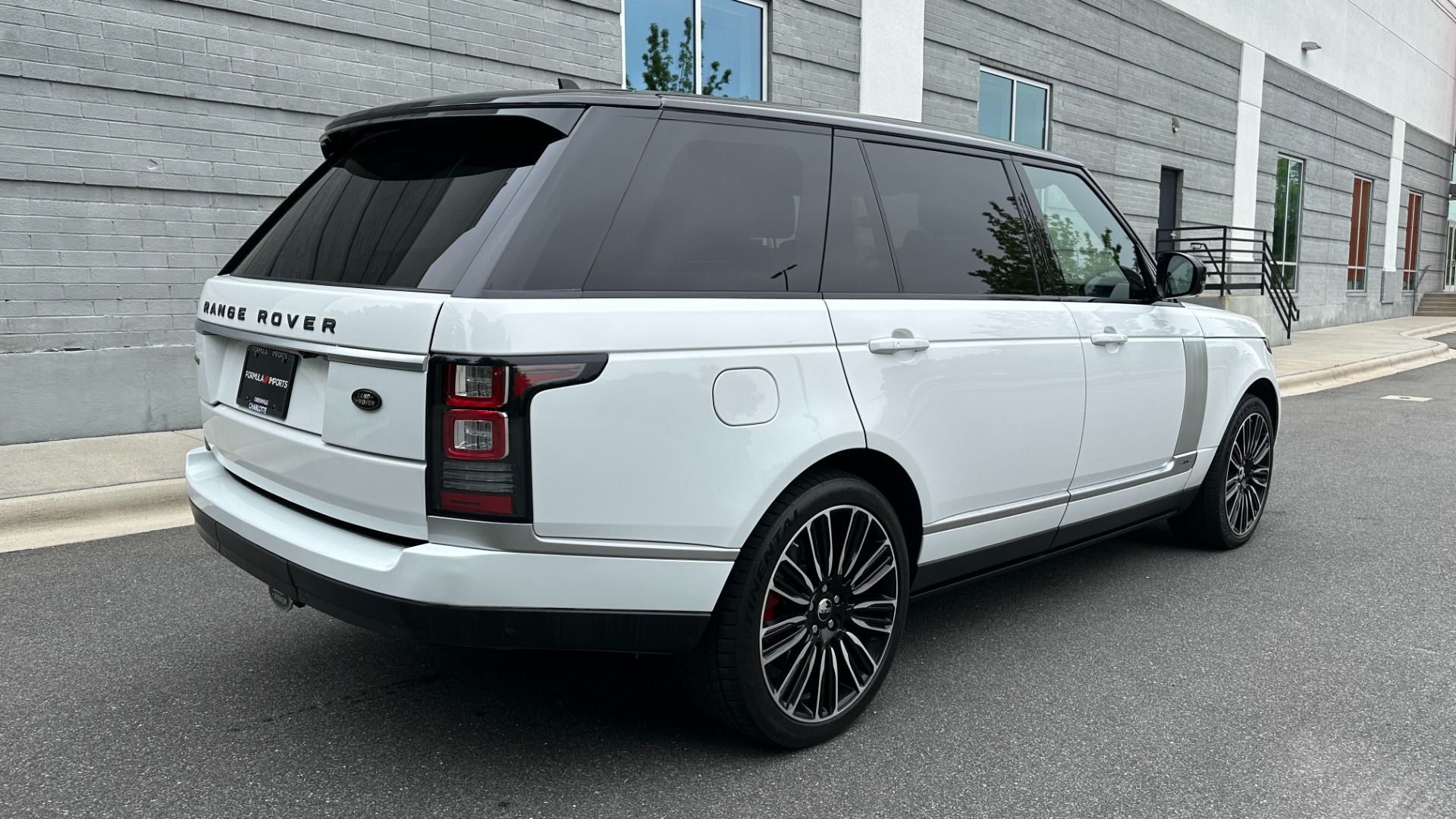 Used 2016 Land Rover Range Rover SUPERCHARGED 5.0 LWB / MERIDIAN / 22IN WHEELS / TOW PKG / CLIMATE PKG for sale $44,000 at Formula Imports in Charlotte NC 28227 7