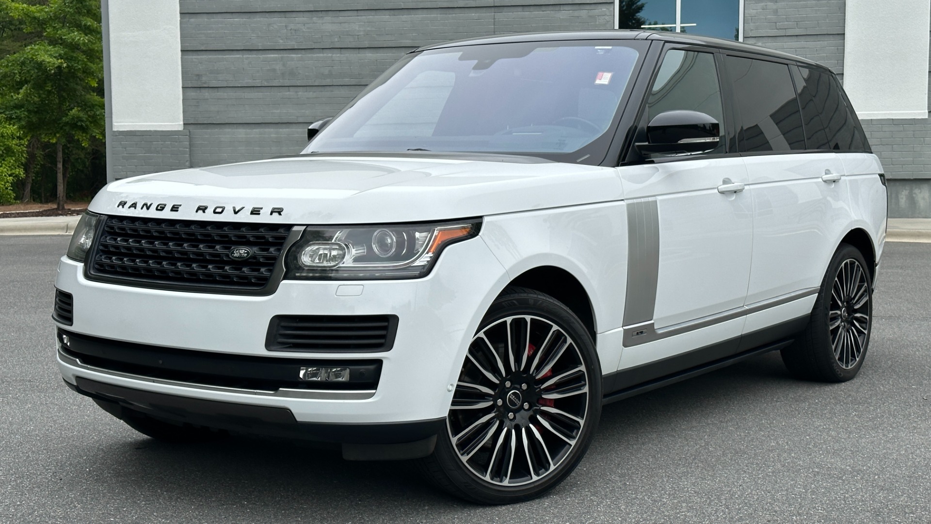 Used 2016 Land Rover Range Rover SUPERCHARGED 5.0 LWB / MERIDIAN / 22IN WHEELS / TOW PKG / CLIMATE PKG for sale $44,000 at Formula Imports in Charlotte NC 28227 1
