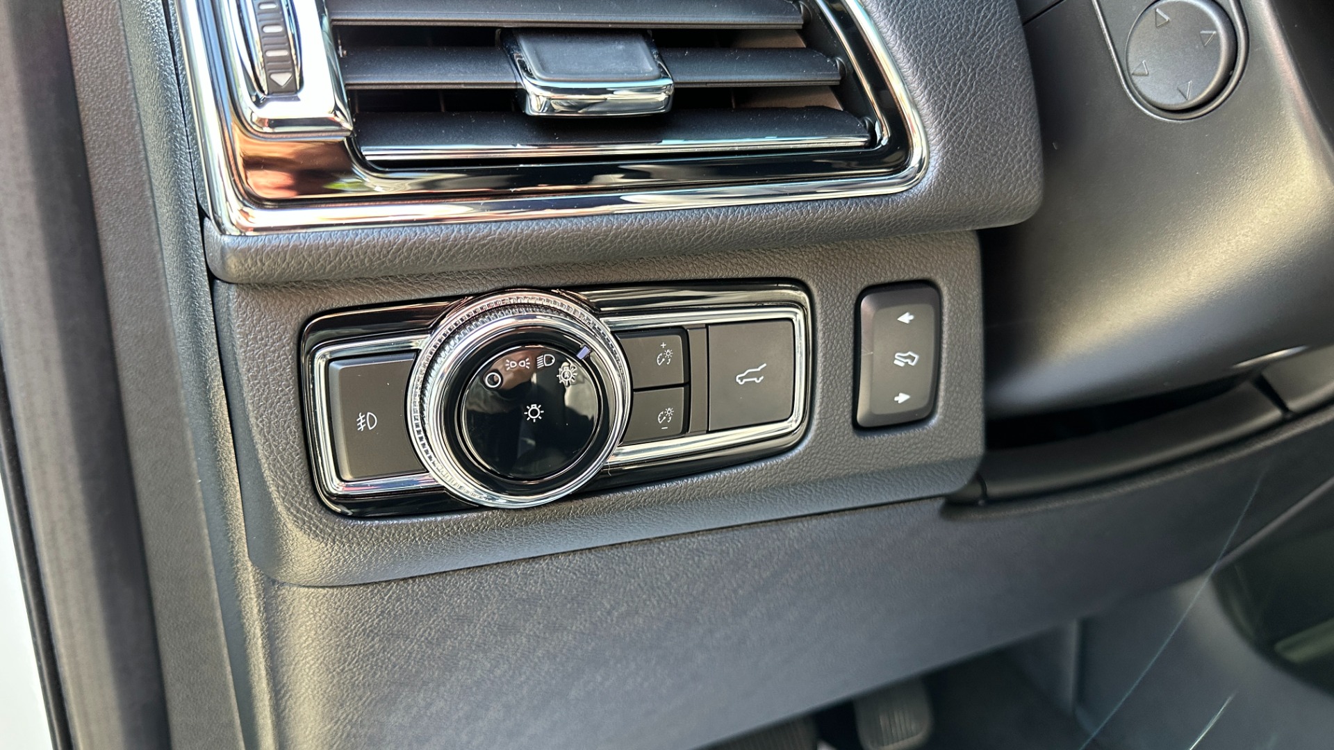 Used 2021 Lincoln Navigator Reserve for sale $73,250 at Formula Imports in Charlotte NC 28227 17