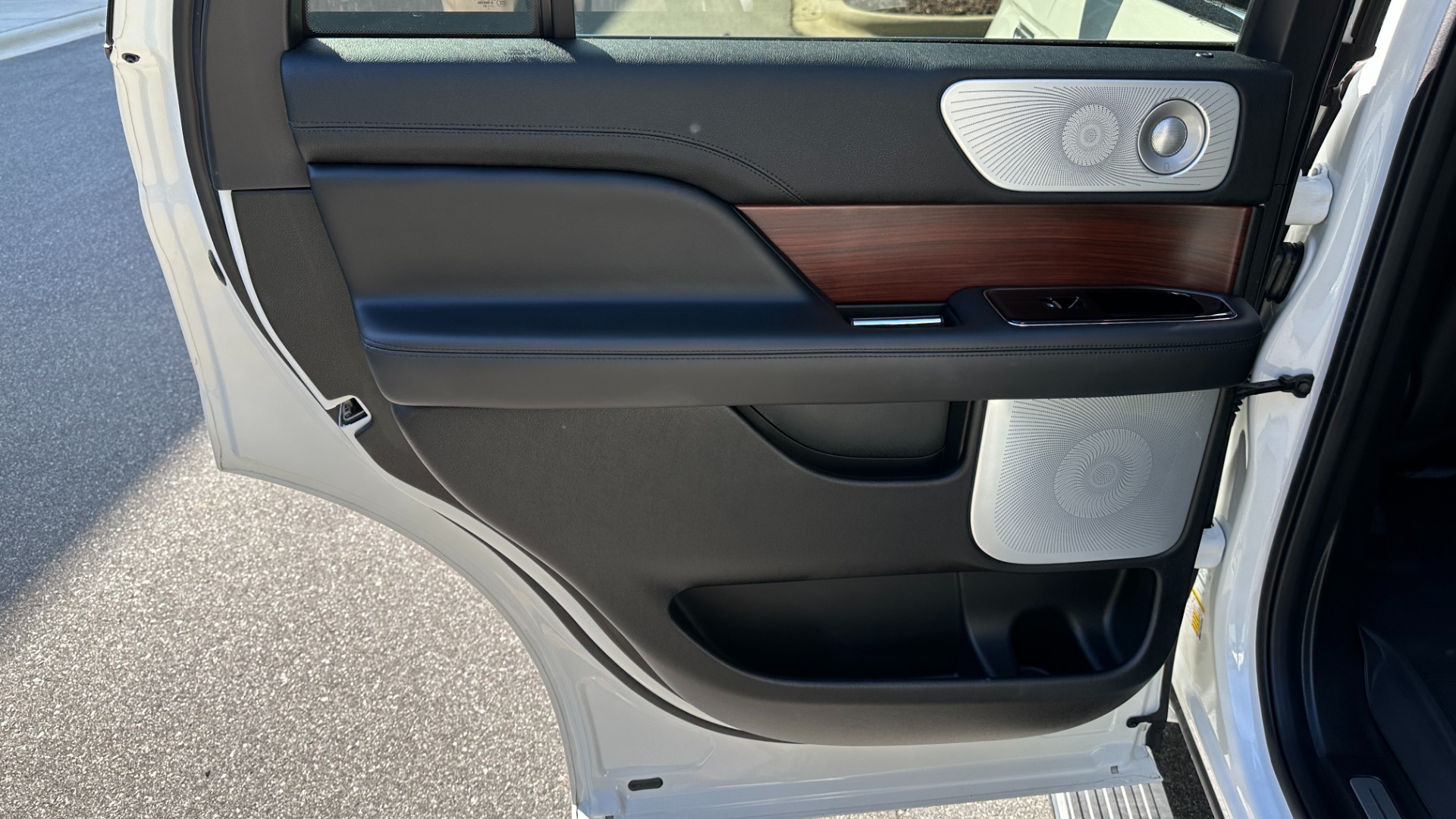 Used 2021 Lincoln Navigator Reserve for sale $73,250 at Formula Imports in Charlotte NC 28227 27
