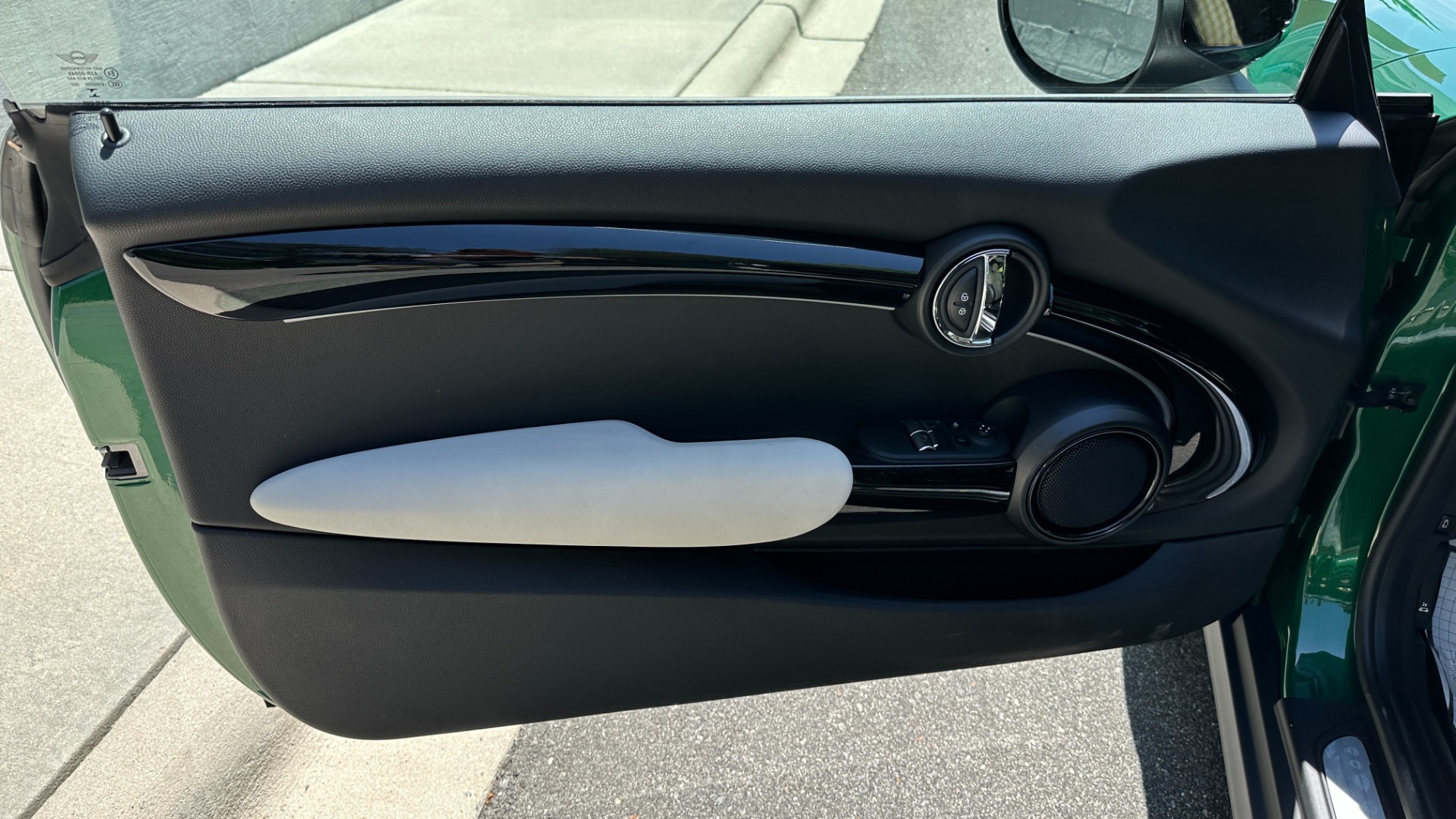 Used 2022 MINI Hardtop 2 Door Cooper SE / FULLY ELECTRIC / CHECKERED INTERIOR / ROOF RAILS / BRG PAINT for sale Sold at Formula Imports in Charlotte NC 28227 10