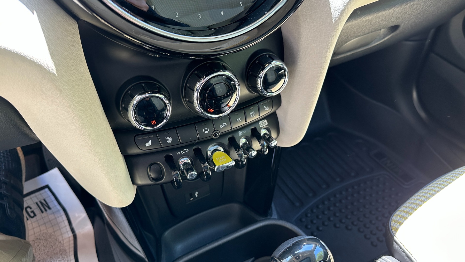 Used 2022 MINI Hardtop 2 Door Cooper SE / FULLY ELECTRIC / CHECKERED INTERIOR / ROOF RAILS / BRG PAINT for sale $28,300 at Formula Imports in Charlotte NC 28227 18