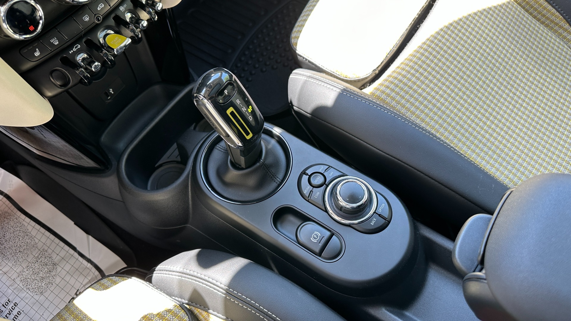 Used 2022 MINI Hardtop 2 Door Cooper SE / FULLY ELECTRIC / CHECKERED INTERIOR / ROOF RAILS / BRG PAINT for sale $28,300 at Formula Imports in Charlotte NC 28227 19