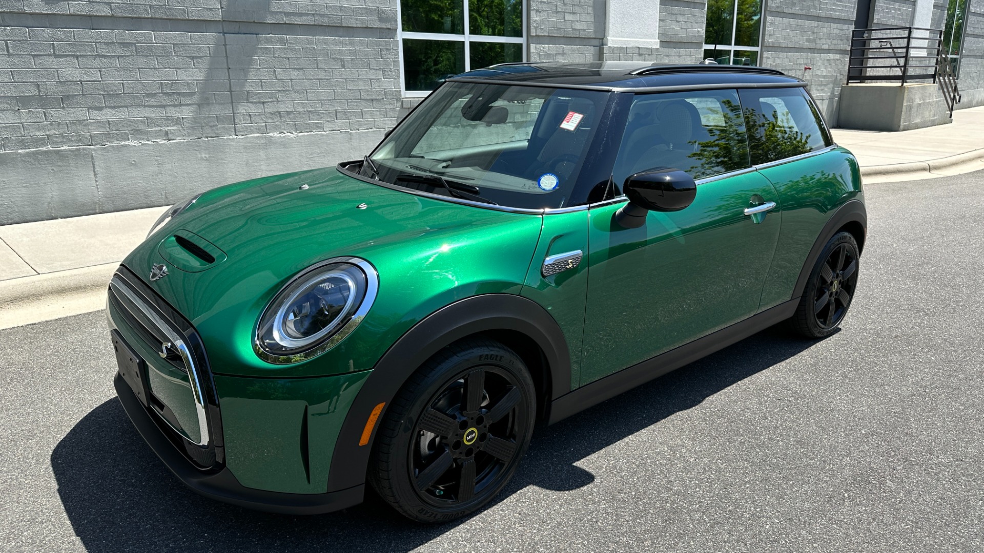 Used 2022 MINI Hardtop 2 Door Cooper SE / FULLY ELECTRIC / CHECKERED INTERIOR / ROOF RAILS / BRG PAINT for sale $28,300 at Formula Imports in Charlotte NC 28227 2