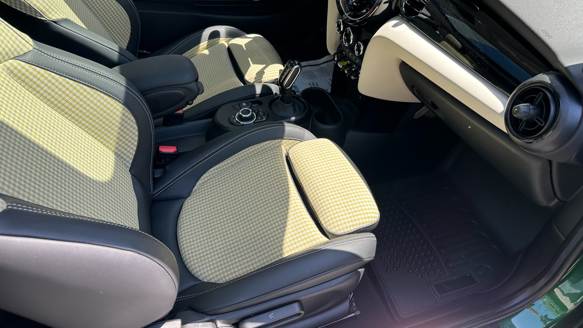 Used 2022 MINI Hardtop 2 Door Cooper SE / FULLY ELECTRIC / CHECKERED INTERIOR / ROOF RAILS / BRG PAINT for sale $28,300 at Formula Imports in Charlotte NC 28227 26