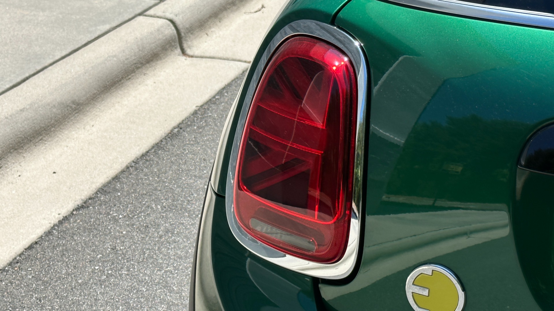 Used 2022 MINI Hardtop 2 Door Cooper SE / FULLY ELECTRIC / CHECKERED INTERIOR / ROOF RAILS / BRG PAINT for sale $28,300 at Formula Imports in Charlotte NC 28227 38