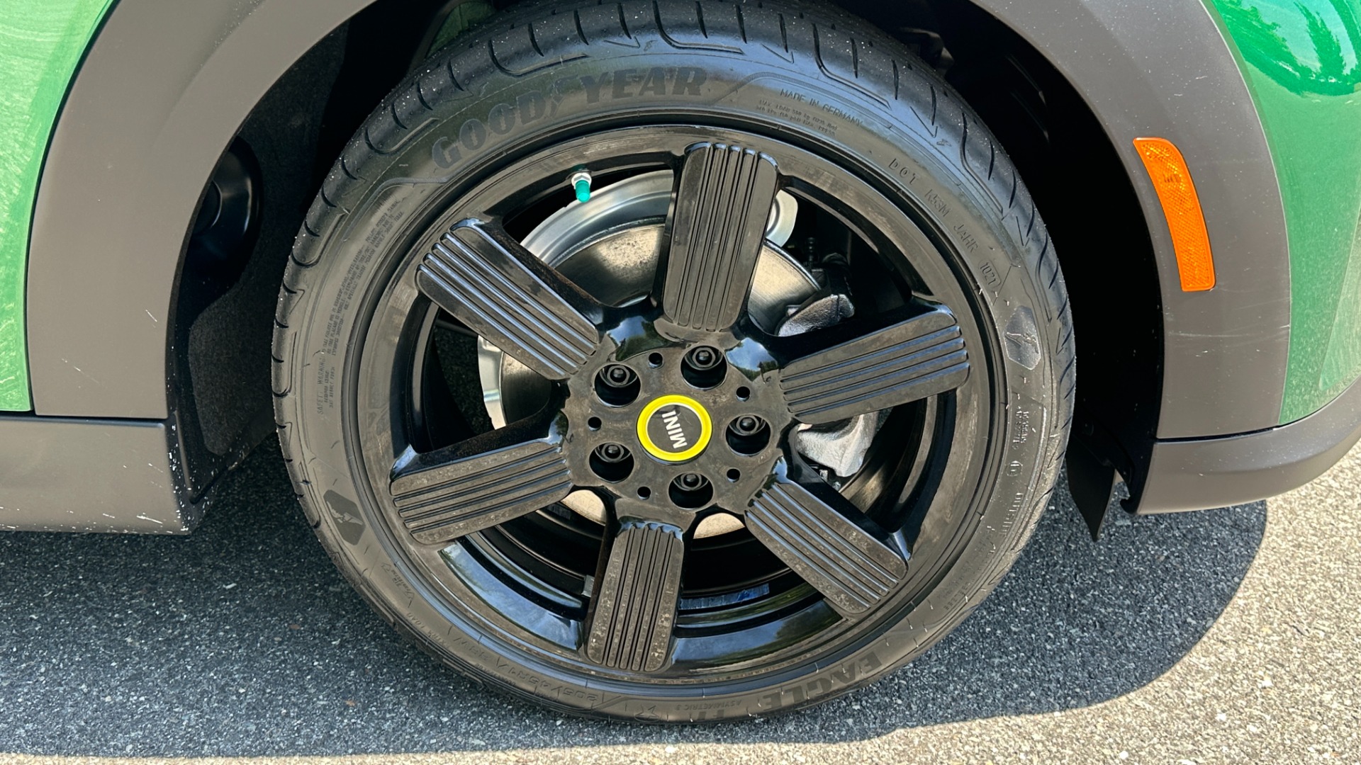 Used 2022 MINI Hardtop 2 Door Cooper SE / FULLY ELECTRIC / CHECKERED INTERIOR / ROOF RAILS / BRG PAINT for sale $28,300 at Formula Imports in Charlotte NC 28227 44