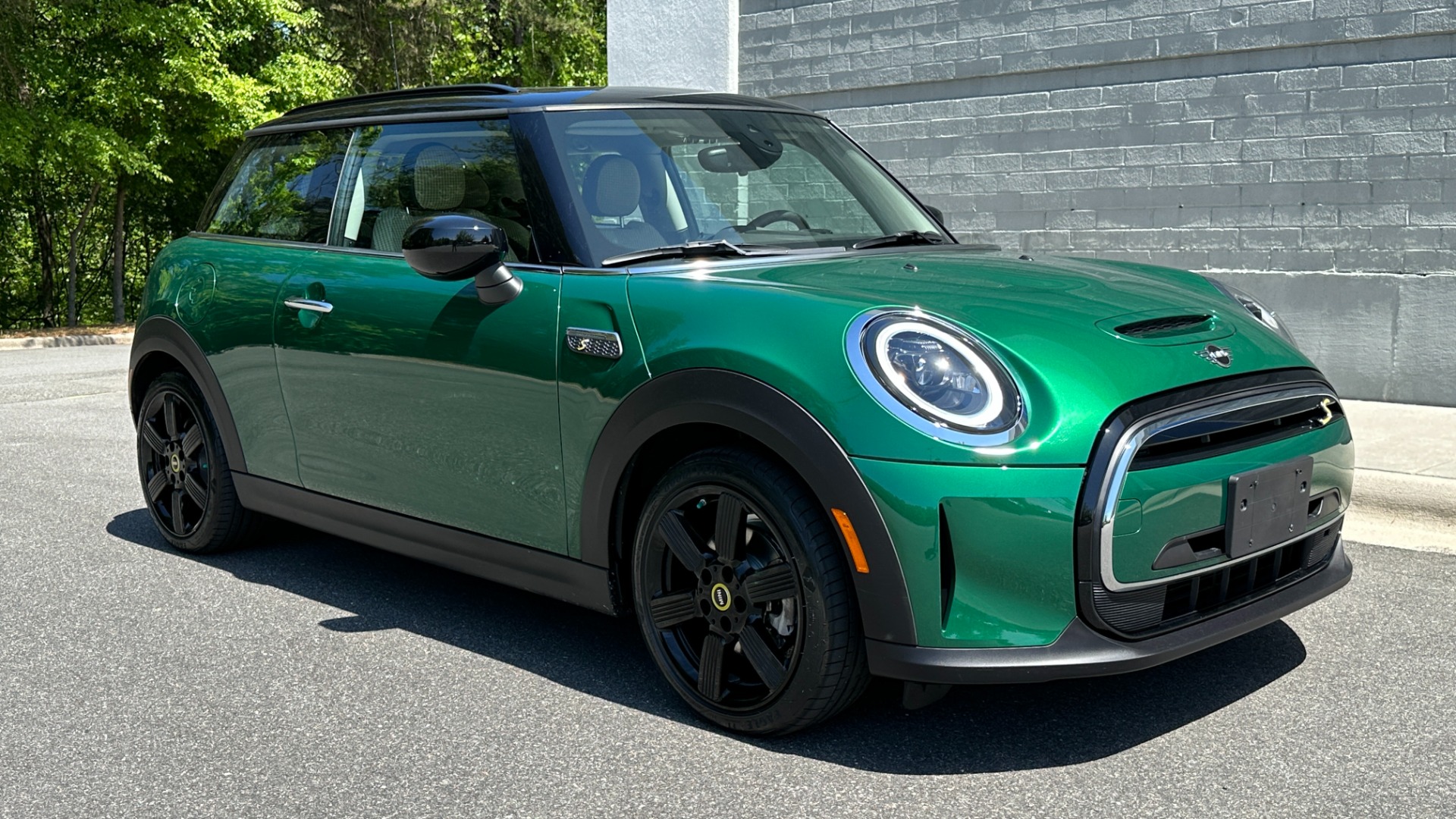 Used 2022 MINI Hardtop 2 Door Cooper SE / FULLY ELECTRIC / CHECKERED INTERIOR / ROOF RAILS / BRG PAINT for sale $28,300 at Formula Imports in Charlotte NC 28227 5