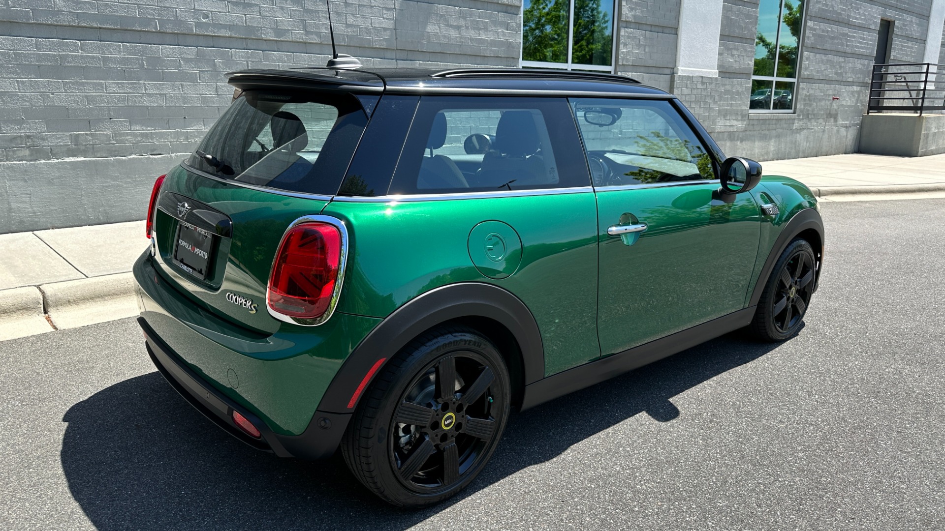 Used 2022 MINI Hardtop 2 Door Cooper SE / FULLY ELECTRIC / CHECKERED INTERIOR / ROOF RAILS / BRG PAINT for sale Sold at Formula Imports in Charlotte NC 28227 7