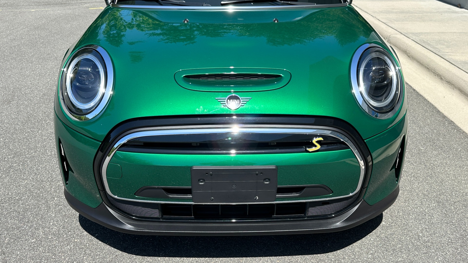 Used 2022 MINI Hardtop 2 Door Cooper SE / FULLY ELECTRIC / CHECKERED INTERIOR / ROOF RAILS / BRG PAINT for sale $28,300 at Formula Imports in Charlotte NC 28227 8