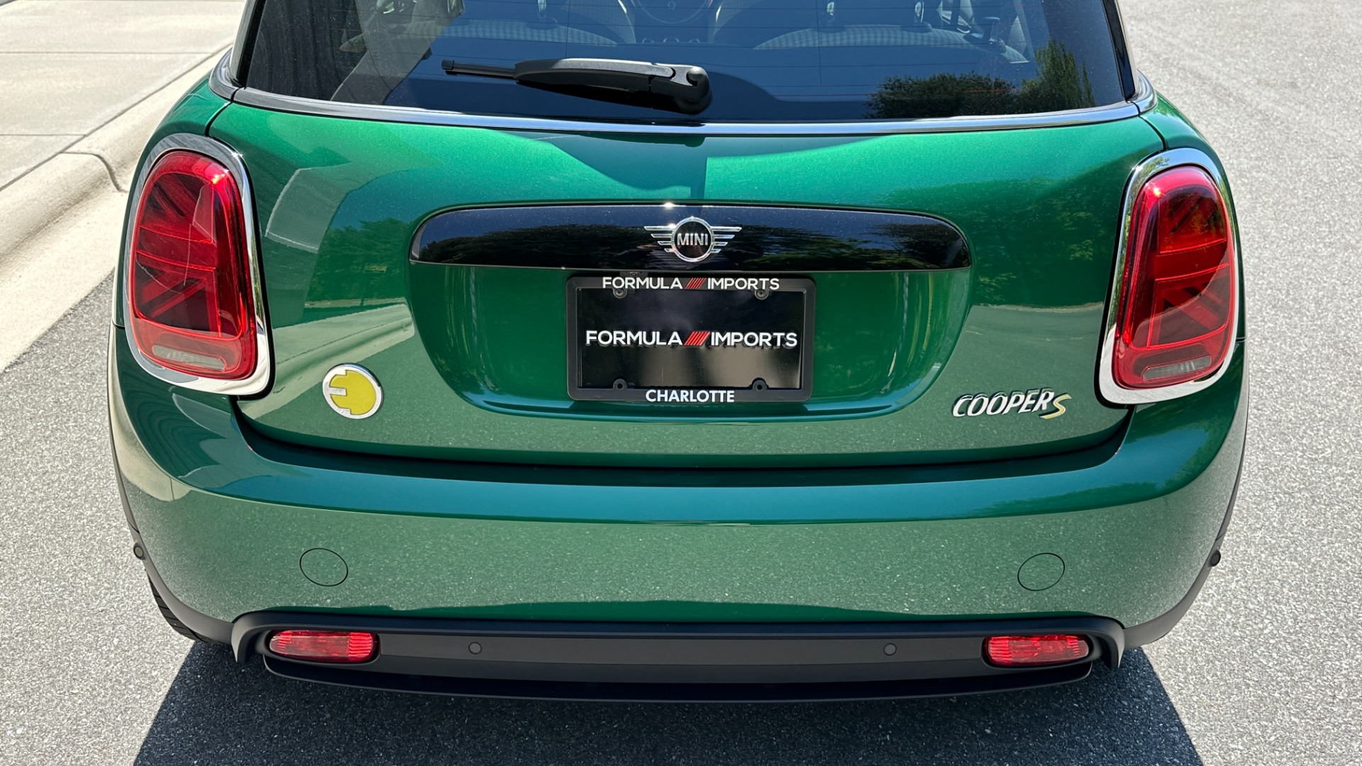 Used 2022 MINI Hardtop 2 Door Cooper SE / FULLY ELECTRIC / CHECKERED INTERIOR / ROOF RAILS / BRG PAINT for sale $28,300 at Formula Imports in Charlotte NC 28227 9