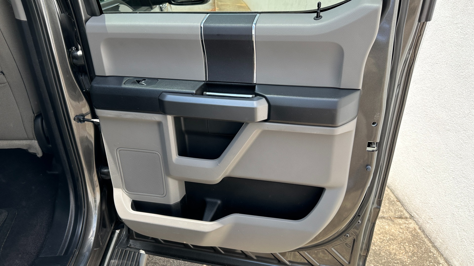 Used 2017 Ford F-150 XLT / 2.7L ECOBOOST / TOW PKG / BACKUP CAMERA for sale $26,995 at Formula Imports in Charlotte NC 28227 28