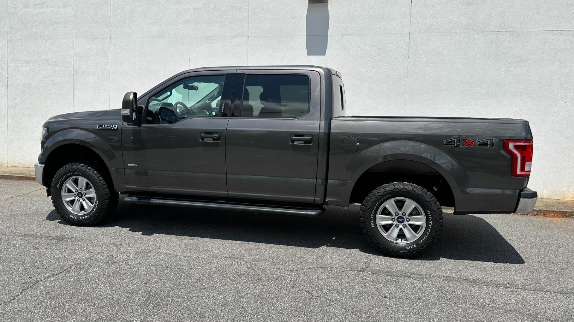 Used 2017 Ford F-150 XLT / 2.7L ECOBOOST / TOW PKG / BACKUP CAMERA for sale Sold at Formula Imports in Charlotte NC 28227 3