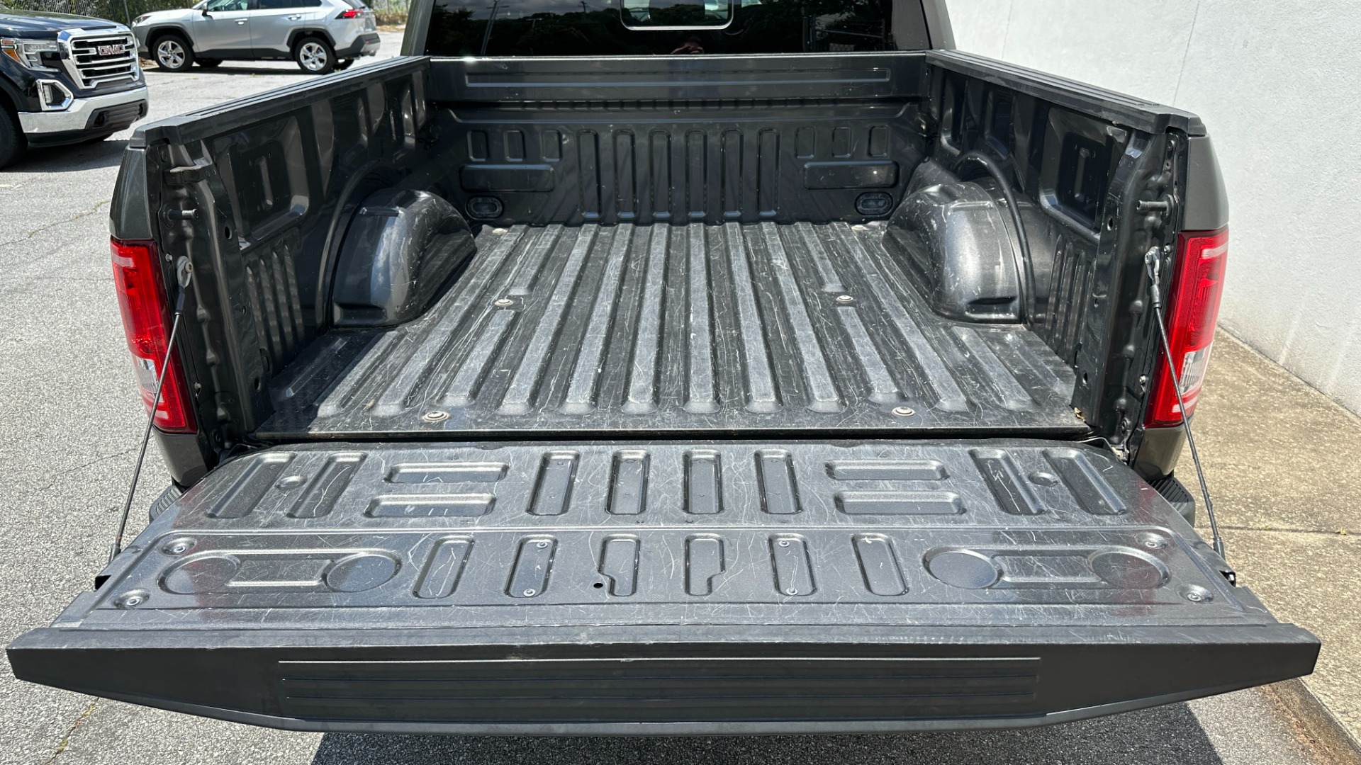 Used 2017 Ford F-150 XLT / 2.7L ECOBOOST / TOW PKG / BACKUP CAMERA for sale $26,995 at Formula Imports in Charlotte NC 28227 39