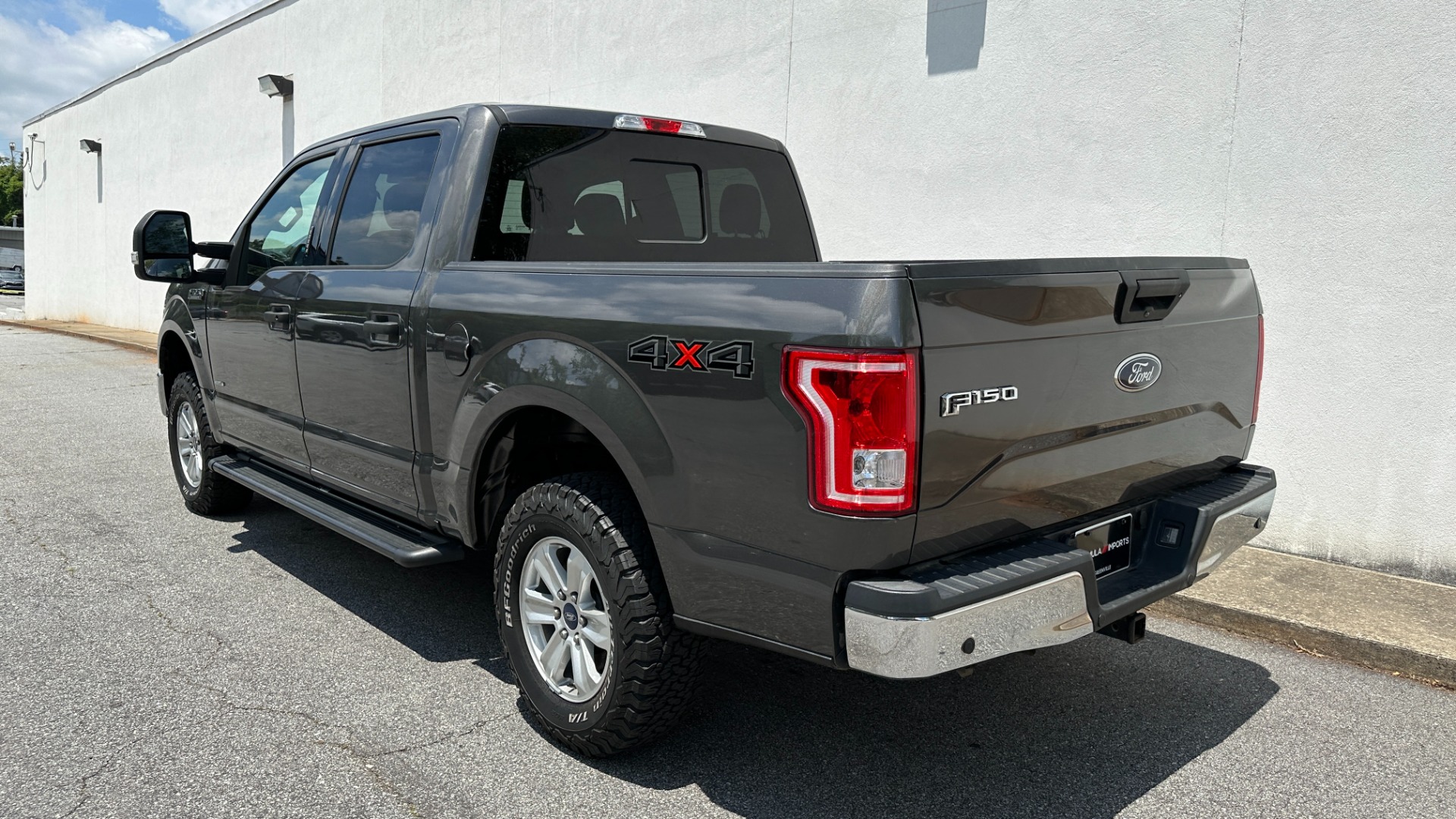 Used 2017 Ford F-150 XLT / 2.7L ECOBOOST / TOW PKG / BACKUP CAMERA for sale $26,995 at Formula Imports in Charlotte NC 28227 4