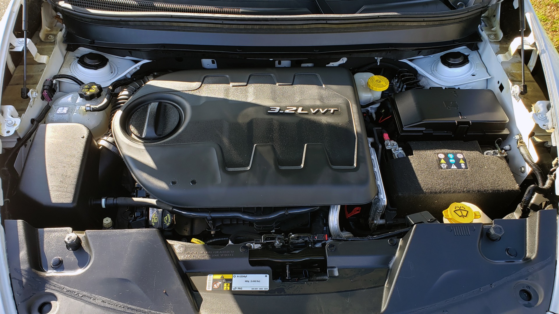 Used 2014 Jeep CHEROKEE LIMITED 4WD / 3.2L V6 / 9SPD AUTO / DUAL-SUNROOF / TOW for sale Sold at Formula Imports in Charlotte NC 28227 10