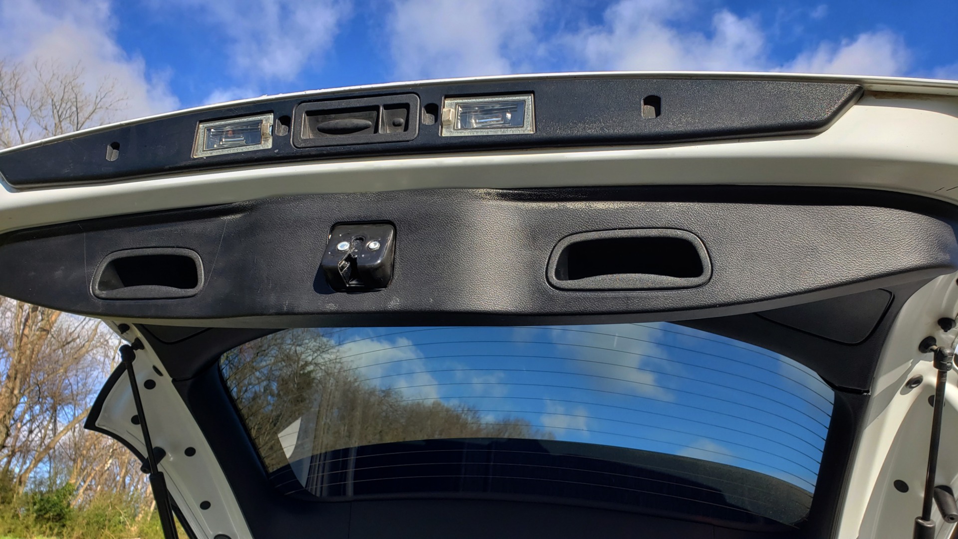 Used 2014 Jeep CHEROKEE LIMITED 4WD / 3.2L V6 / 9SPD AUTO / DUAL-SUNROOF / TOW for sale Sold at Formula Imports in Charlotte NC 28227 17