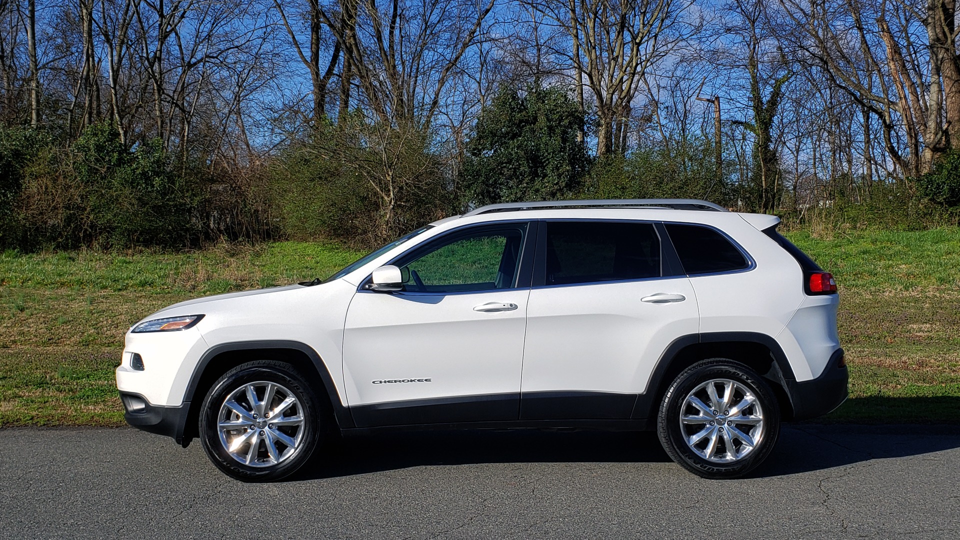 Used 2014 Jeep CHEROKEE LIMITED 4WD / 3.2L V6 / 9SPD AUTO / DUAL-SUNROOF / TOW for sale Sold at Formula Imports in Charlotte NC 28227 2