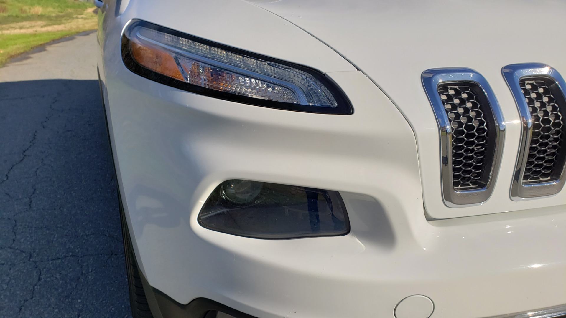 Used 2014 Jeep CHEROKEE LIMITED 4WD / 3.2L V6 / 9SPD AUTO / DUAL-SUNROOF / TOW for sale Sold at Formula Imports in Charlotte NC 28227 24