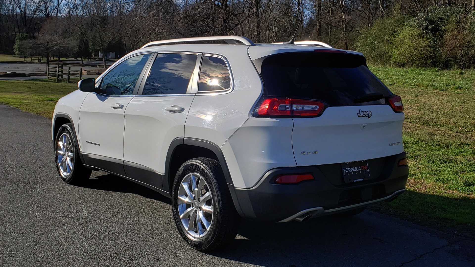 Used 2014 Jeep CHEROKEE LIMITED 4WD / 3.2L V6 / 9SPD AUTO / DUAL-SUNROOF / TOW for sale Sold at Formula Imports in Charlotte NC 28227 3
